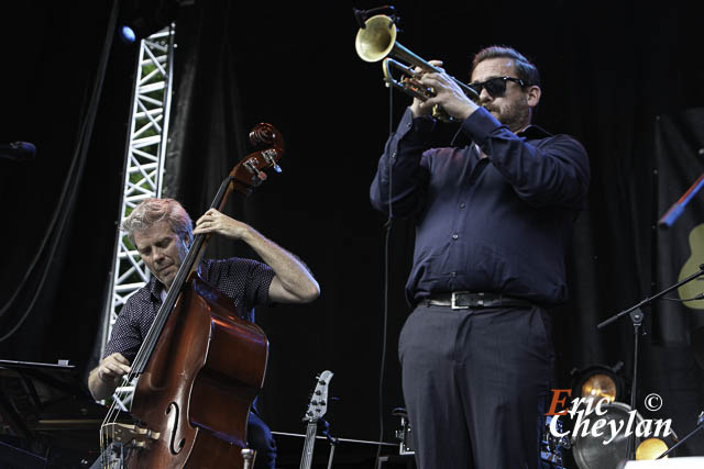 Kyle Eastwood, Festival Django Reinhardt, Prairie du Bois d'Hyver, Parc du Château (Fontainebleau), 1 juillet 2021, © Eric Cheylan / https://lovinglive.fr