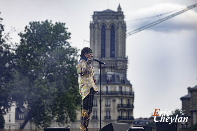 Violet Indigo, Festival Fnac Live, Parvis de l'Hôtel de Ville (Paris), 29 Juin 2023, © Eric Cheylan / https://lovinglive.fr
