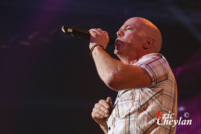 Jimmy Sommerville, RFM Party 80, Le Zénith (Paris), 2 avril 2010, © Eric Cheylan / https://lovinglive.fr