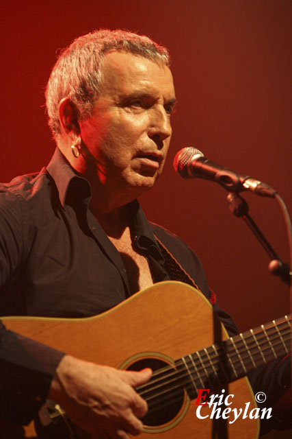 Bernard Lavilliers, Téléthon, Le Bataclan (Paris), 6 décembre 2009, © Eric Cheylan / https://lovinglive.fr