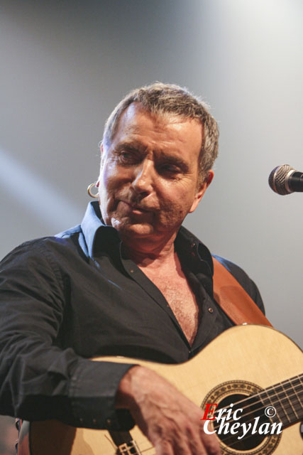 Bernard Lavilliers, Téléthon, Le Bataclan (Paris), 6 décembre 2009, © Eric Cheylan / https://lovinglive.fr