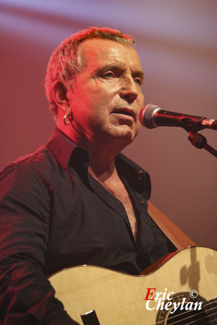 Bernard Lavilliers, Téléthon, Le Bataclan (Paris), 6 décembre 2009, © Eric Cheylan / https://lovinglive.fr