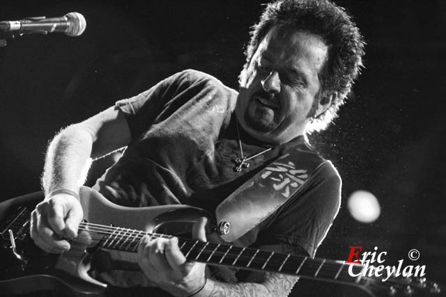 Steve Lukather, Elysée Montmartre (Paris), 13 novembre 2010, © Eric Cheylan / https://lovinglive.fr