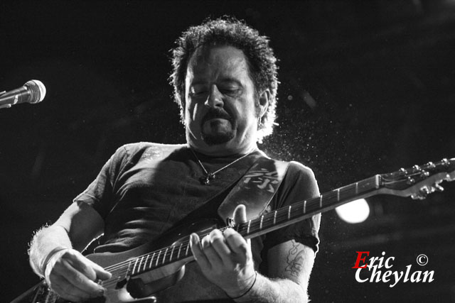 Steve Lukather, Elysée Montmartre (Paris), 13 novembre 2010, © Eric Cheylan / https://lovinglive.fr