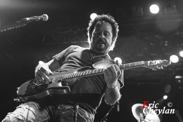 Steve Lukather, Elysée Montmartre (Paris), 13 novembre 2010, © Eric Cheylan / https://lovinglive.fr