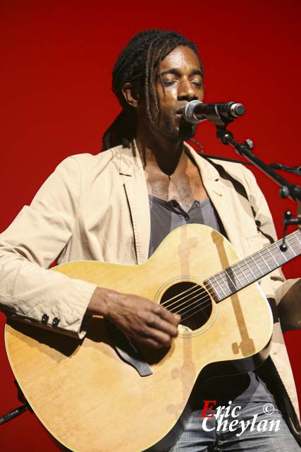 Julien Voulzy, Concert Haïti Debout, Palais des Congrès (Paris), 21 mai 2011, © Eric Cheylan / https://lovinglive.fr