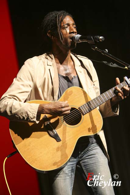 Julien Voulzy, Concert Haïti Debout, Palais des Congrès (Paris), 21 mai 2011, © Eric Cheylan / https://lovinglive.fr