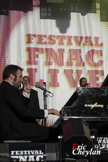Raphael Gualazzi, FNAC Live (Paris), 19 juillet 2013, © Eric Cheylan / https://lovinglive.fr