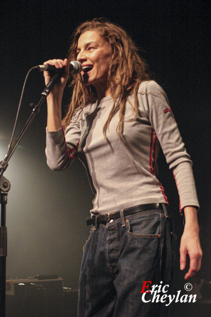 Elli Medeiros, Les femmes s'en mêlent, le Café de la Danse (Paris), 21 avril 2006, © Eric Cheylan / https://lovinglive.fr