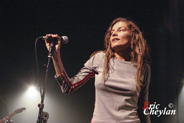 Elli Medeiros, Les femmes s'en mêlent, le Café de la Danse (Paris), 21 avril 2006, © Eric Cheylan / https://lovinglive.fr