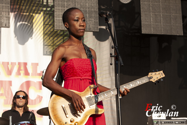 Rokia Traoré, FNAC Live, Place de l'Hôtel de Ville (Paris), 20 juillet 2013, © Eric Cheylan / https://lovinglive.fr