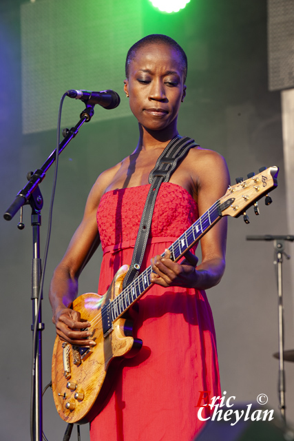Rokia Traoré, FNAC Live, Place de l'Hôtel de Ville (Paris), 20 juillet 2013, © Eric Cheylan / https://lovinglive.fr