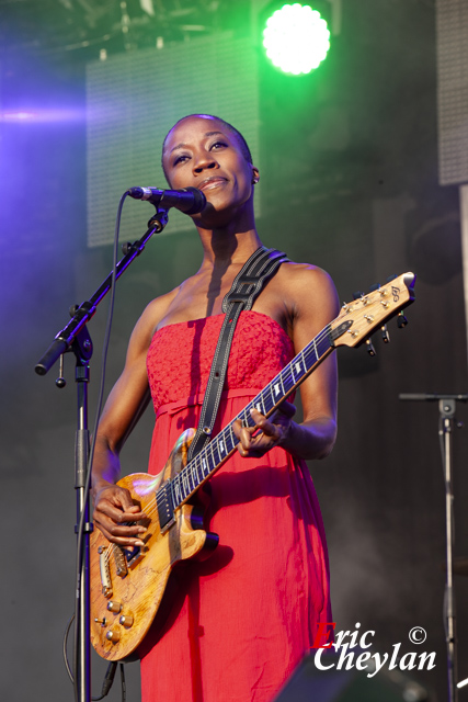 Rokia Traoré, FNAC Live, Place de l'Hôtel de Ville (Paris), 20 juillet 2013, © Eric Cheylan / https://lovinglive.fr