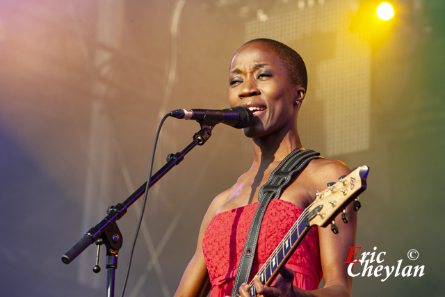 Rokia Traoré, FNAC Live, Place de l'Hôtel de Ville (Paris), 20 juillet 2013, © Eric Cheylan / https://lovinglive.fr