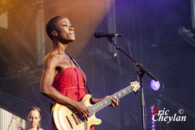Rokia Traoré, FNAC Live, Place de l'Hôtel de Ville (Paris), 20 juillet 2013, © Eric Cheylan / https://lovinglive.fr