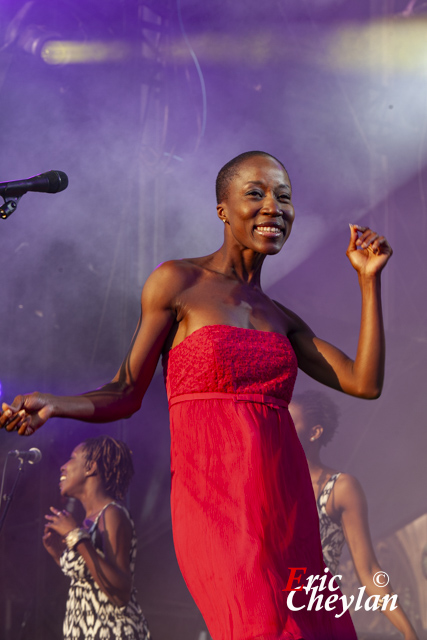 Rokia Traoré, FNAC Live, Place de l'Hôtel de Ville (Paris), 20 juillet 2013, © Eric Cheylan / https://lovinglive.fr