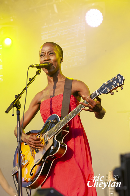 Rokia Traoré, FNAC Live, Place de l'Hôtel de Ville (Paris), 20 juillet 2013, © Eric Cheylan / https://lovinglive.fr